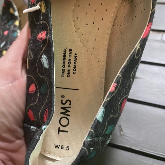 NWOB TOMS  Women’s Tree Lights Holiday Shoes - Picture 2 of 6